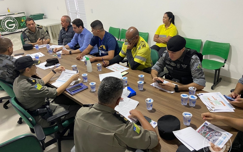 Reunião para alinhamento da segurança na partida Goiás x Corinthians