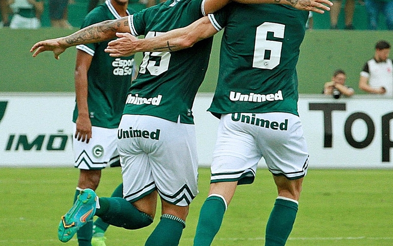 Com casa cheia e lindo gol de Felipe Ferreira, Goiás vence o Vila Nova