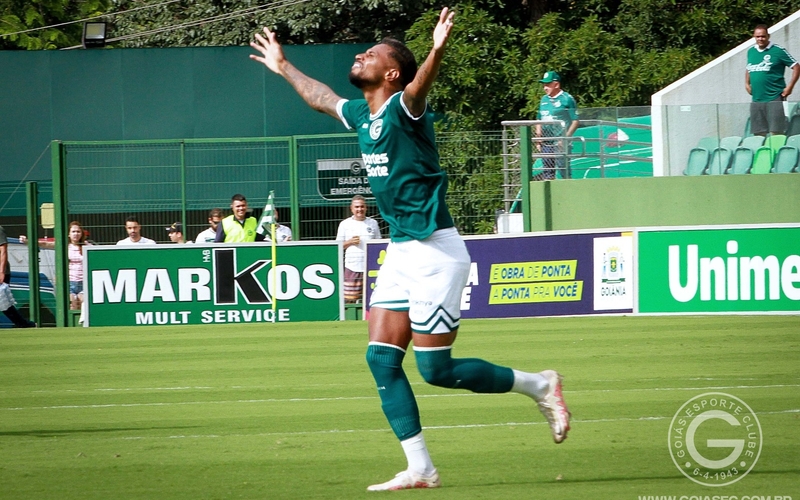 Goiás faz 3 a 0 no Grêmio Anápolis e assume a liderança do estadual 2023