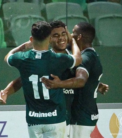 Prata da casa Kauan e Alesson marcam, e Goiás supera o Goianésia, 2 a 0