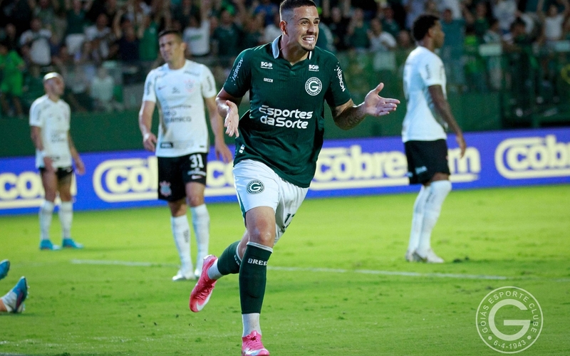 Goiás faz grande jogo e bate o Corinthians por 3 a 1