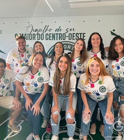 Terapeutas e Voluntárias participam, junto ao Goiás E.C, de ação que enfatiza a luta pela conscientização do autismo