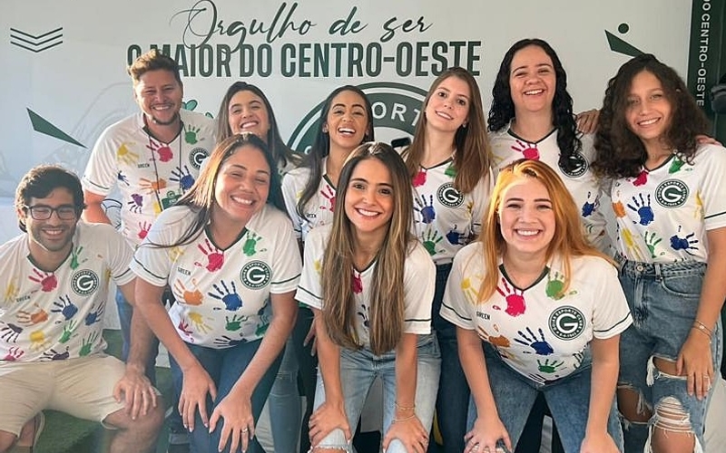 Terapeutas e Voluntárias participam, junto ao Goiás E.C, de ação que enfatiza a luta pela conscientização do autismo