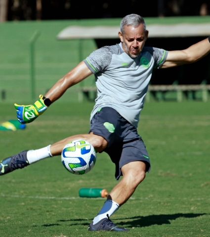 São Paulo x Goiás: Verdão treina e embarca para SP