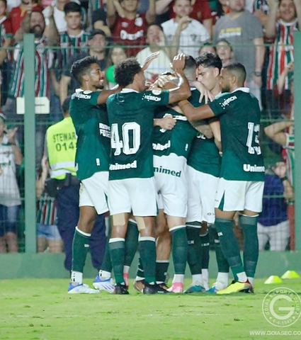 Goiás busca o empate com o Fluminense, 2 a 2
