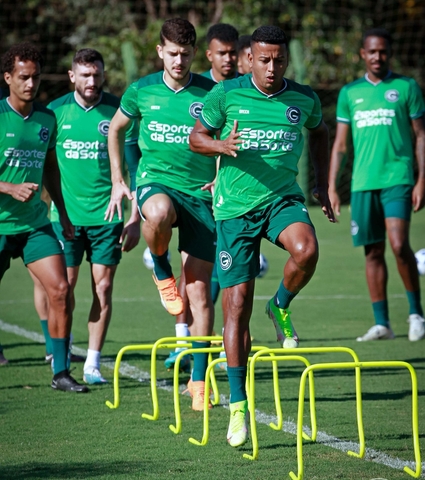 Goiás e Fluminense se enfrentam neste domingo (11)