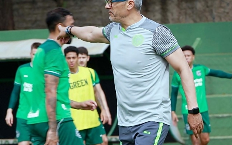 A primeira semana de treinamentos sob o comando do Português Armando Evangelista