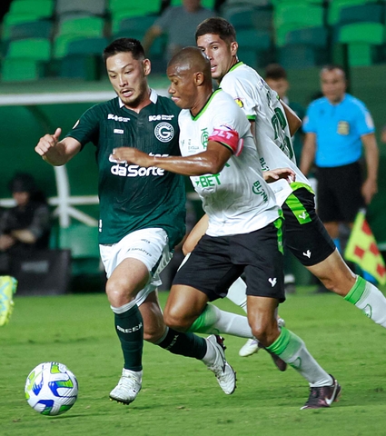 Oyama marca e Goiás vence o América-MG na última rodada do Brasileirão