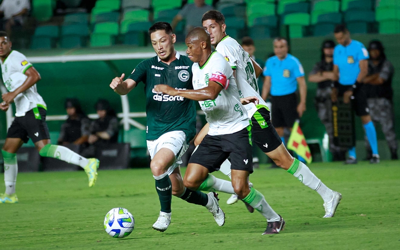 Oyama marca e Goiás vence o América-MG na última rodada do Brasileirão
