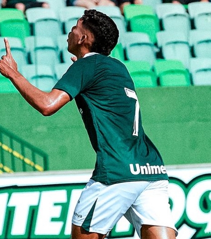 Com direito a mais um gol de Baya, Verdão vence e segue na liderança