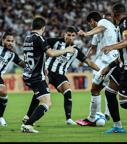 Paulo Baya marca e o Esmeraldino empata na estreia