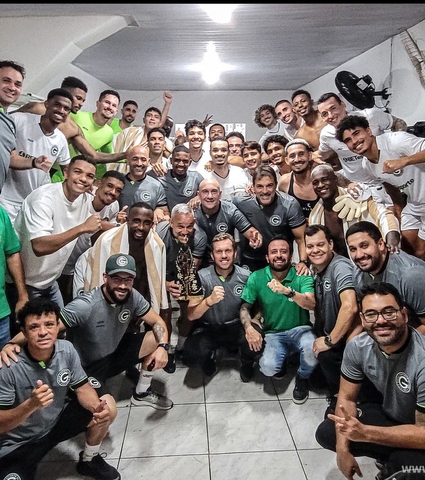 Esmeraldino vence Brusque em SC e entra no G-4
