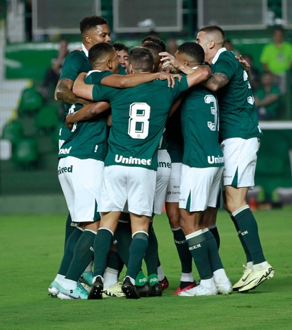 Com gols de Dieguinho e Baya, Esmeraldino vence o Ituano e assume a ponta da Série B