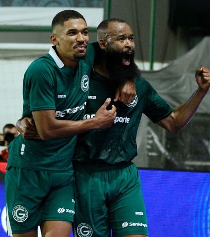 Em noite de grande atuação coletiva, Esmeraldino vence o Botafogo-SP