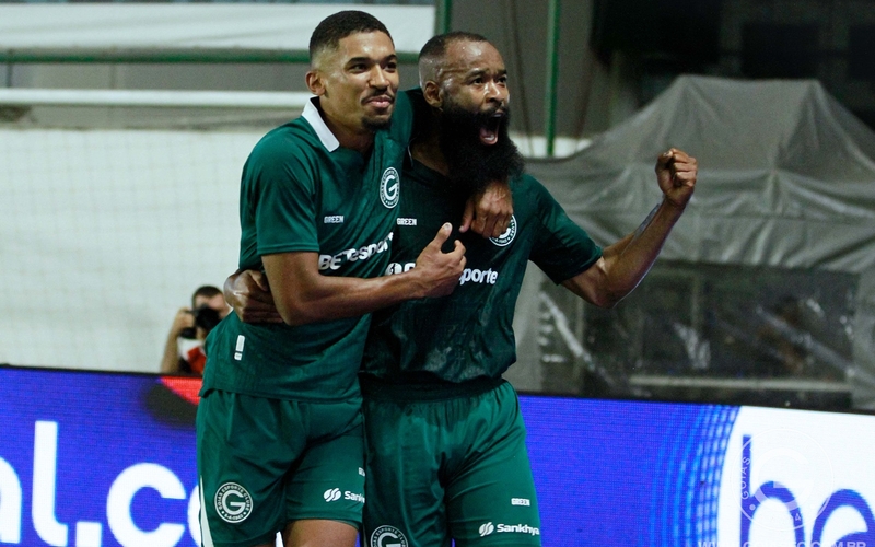 Em noite de grande atuação coletiva, Esmeraldino vence o Botafogo-SP