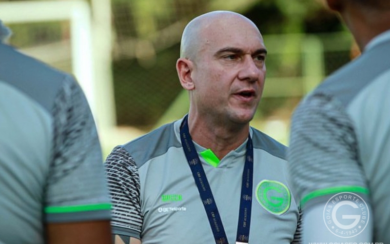 Em Floripa, Esmeraldino finaliza preparação para enfrentar o Avaí
