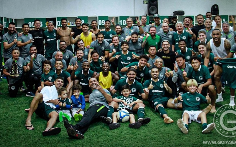 Esmeraldino mantém aproveitamento perfeito em casa e assume a liderança da Série B