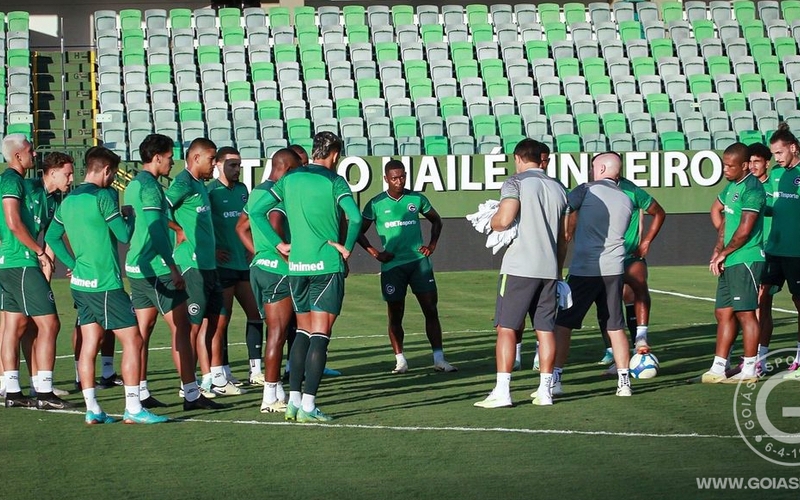 Esmeraldino preparado para duelo contra o Coritiba