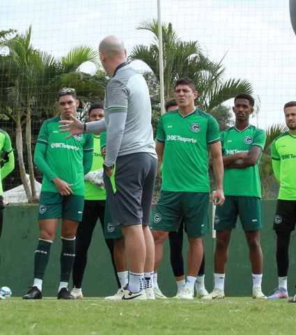 Esmeraldino finaliza preparação para o clássico com a volta de três jogadores
