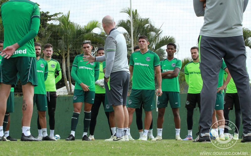 Esmeraldino finaliza preparação para o clássico com a volta de três jogadores