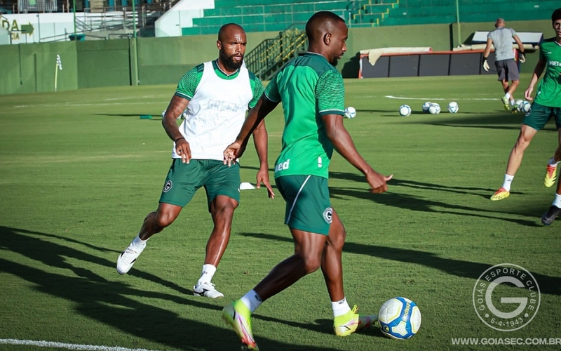 Esmeraldino treina na Serrinha e finaliza preparação para enfrentar o CRB