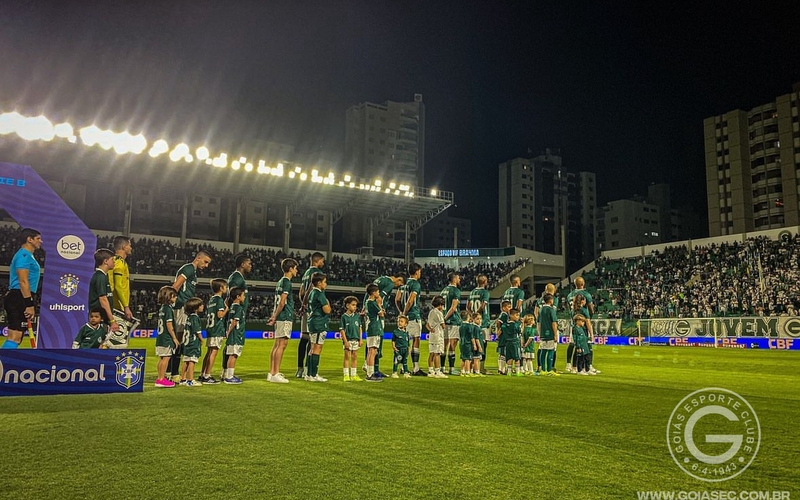 Goiás empata com o CRB no Estádio Hailé Pinheiro