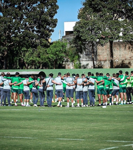 Goias realiza último treinamento e viaja para SP visando decisão na Copa do Brasil