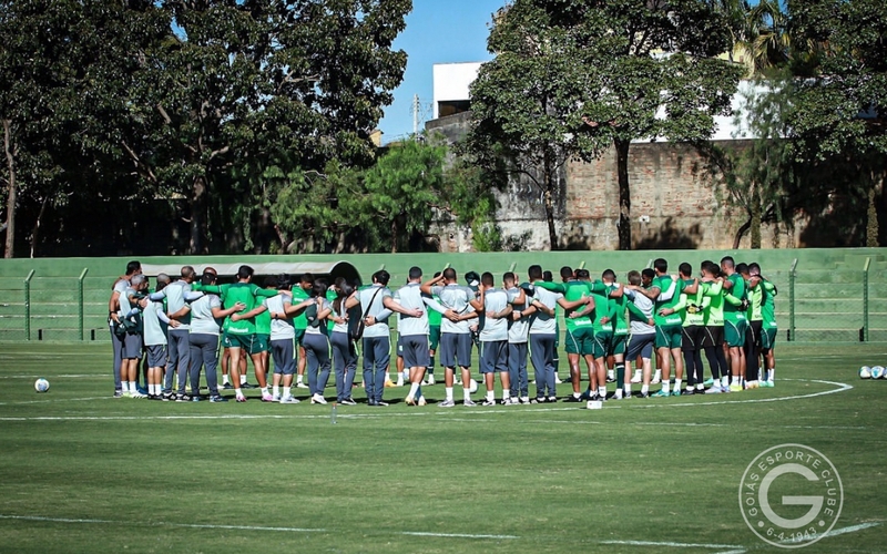 Goias realiza último treinamento e viaja para SP visando decisão na Copa do Brasil