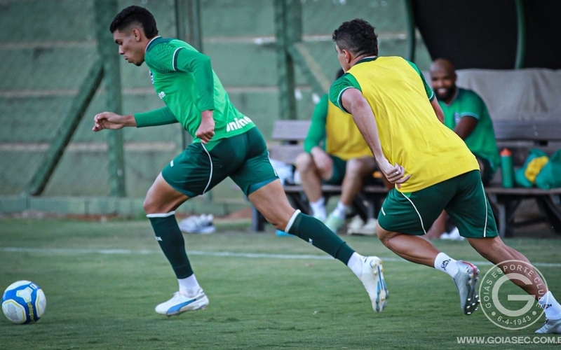 Esmeraldino pronto para duelo em casa contra o Brusque