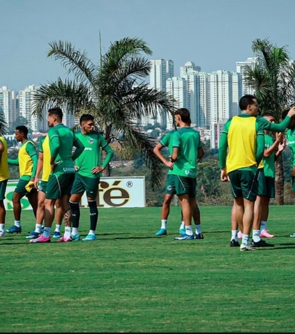 Esmeraldino treina em Goiânia e finaliza preparação para enfrentar o Sport