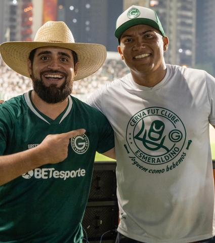 Torcedor do Verdão acerta chute no ângulo antes de partida na Série B e fatura R$ 14 mil