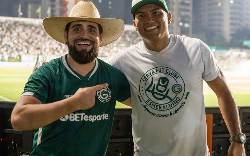 Torcedor do Verdão acerta chute no ângulo antes de partida na Série B e fatura R$ 14 mil